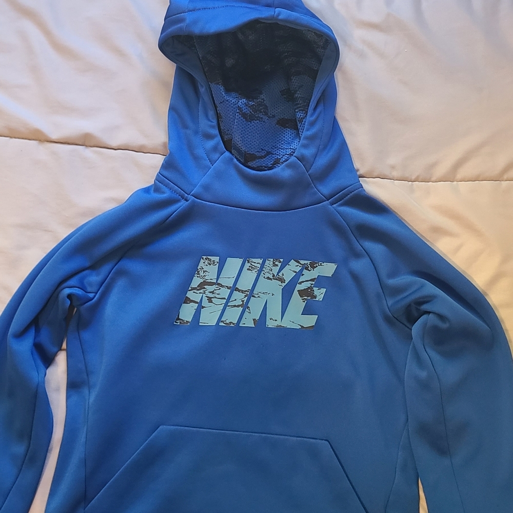Boys Nike Dri Fit hooded sweatshirt
